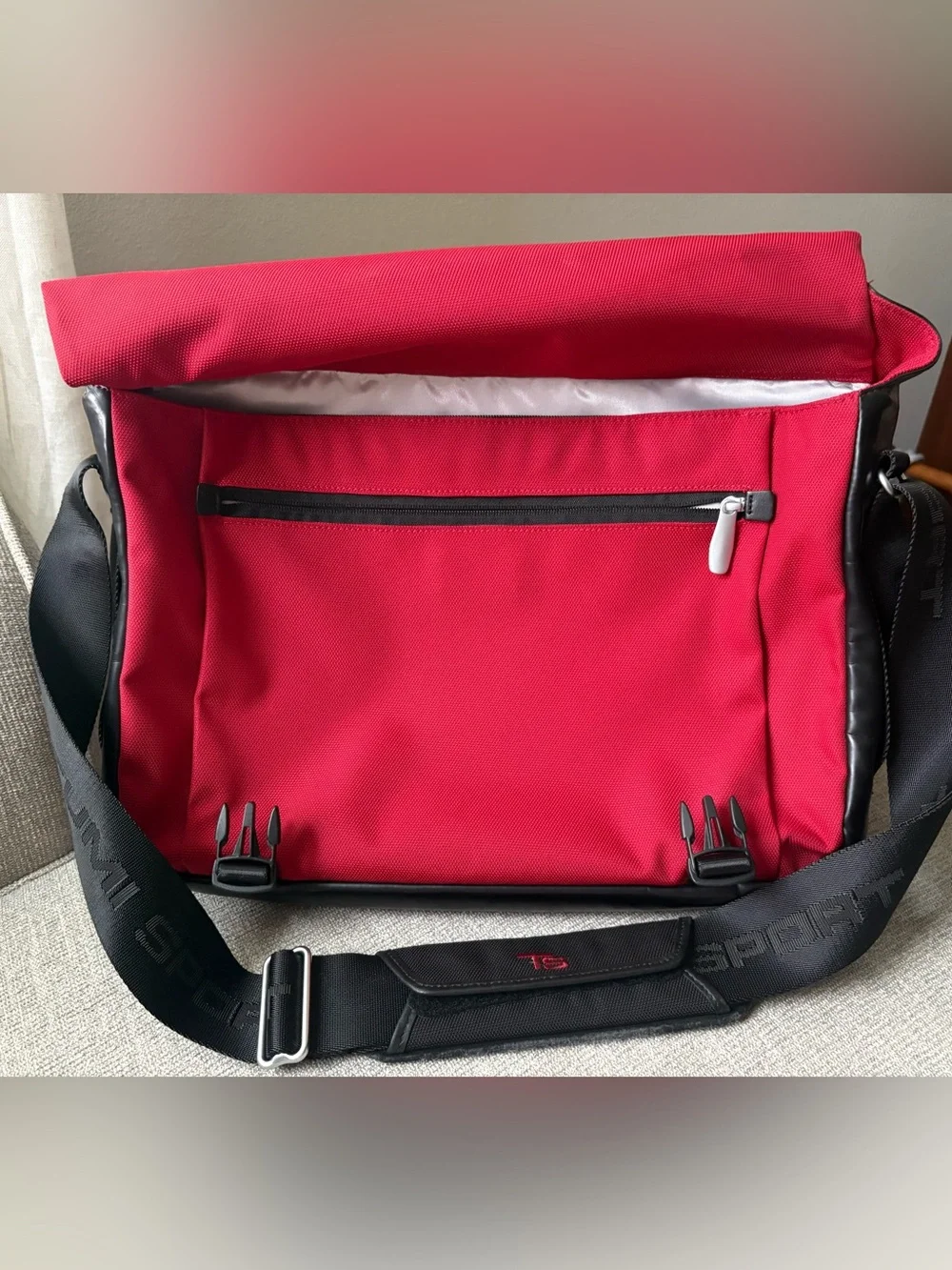 Tumi sport messenger